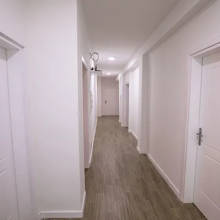 Sidi 2* Τίρανα